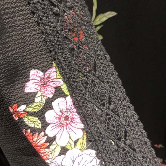 Beautiful floral kimono. - Picture 4 of 14